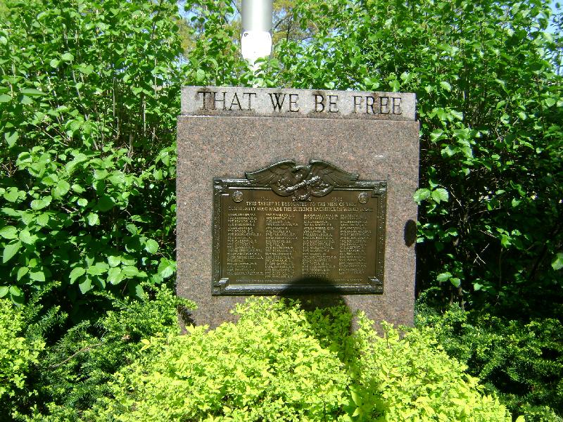 Zoom on the image : Greenpoint World War II Memorial 